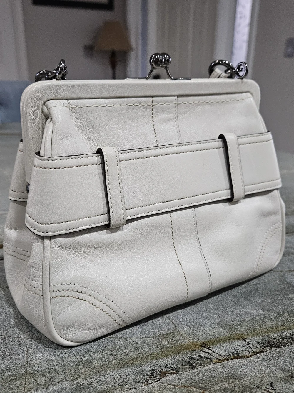 COACH Vintage Soho 8A12 Kisslock Frame Satchel Chalk Leather Velvet Bow Y2K